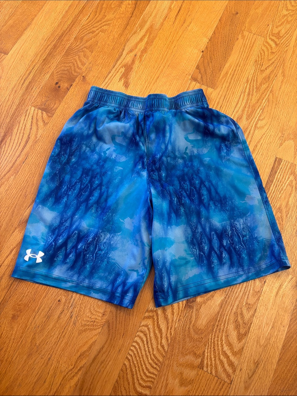 Under Armour Blue Multi-Pattern Athletic Shorts (Size M)